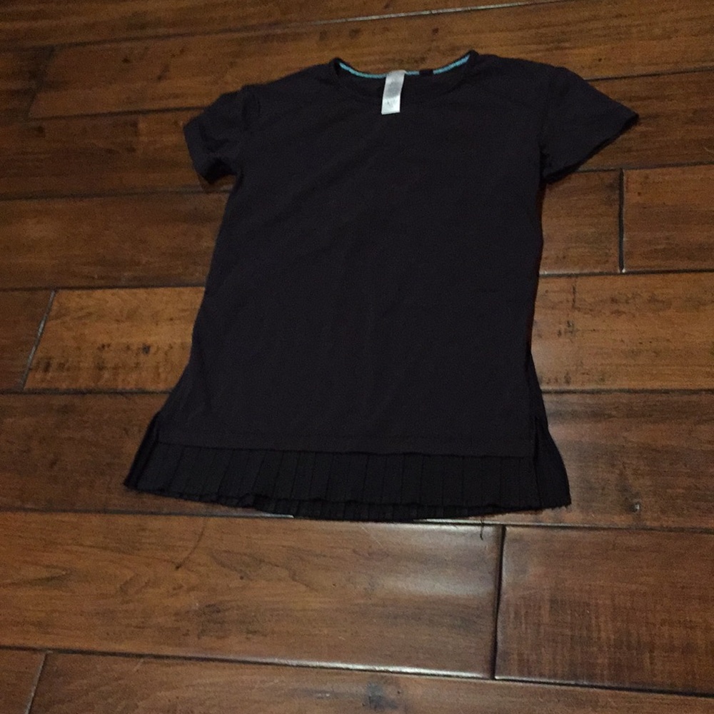 Ivivva size ten girls black t shirt with pleats
